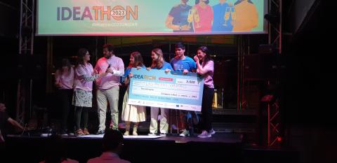 Ganadores IDEATHON UNIZAR 2023 Fotografía de la entrega del primer premio